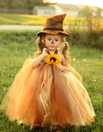 В объективе – маленькая ведьма! Эпатажный костюм для девочки на Хэллоуин